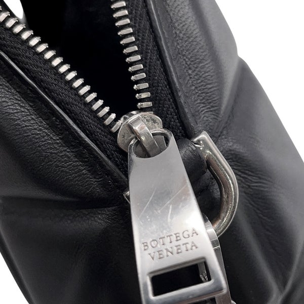 ボッテガヴェネタ チェーンショルダーバッグ パテッド ハーフムーン ミニ レザー  593165 BOTTEGA VENETA バッグ 黒