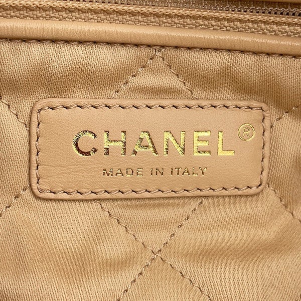 シャネル リュック シャネル22 ラージ シャイニーカーフレザー AS3313 CHANEL バックパック バッグ 白