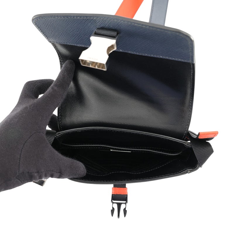 プラダ ショルダーバッグ トライアングルロゴ サフィアーノ  レザー 2VD019 PRADA