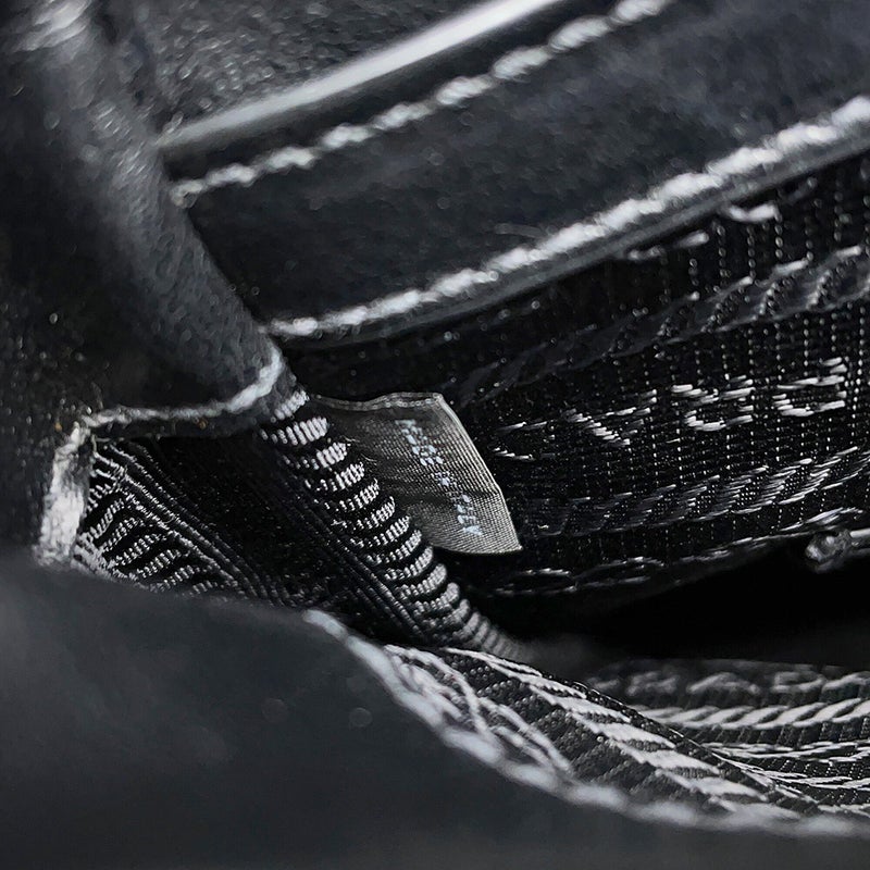 プラダ ショルダーバッグ トライアングルロゴ サフィアーノ  レザー 2VD019 PRADA