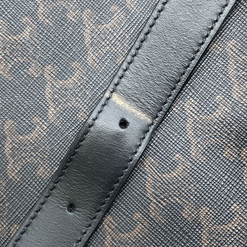 セリーヌ ショルダーバッグ トリオンフ ホリゾンタル ミディアム メッセンジャーバッグ PVC/レザー 194502CIM.38NO CELINE 黒