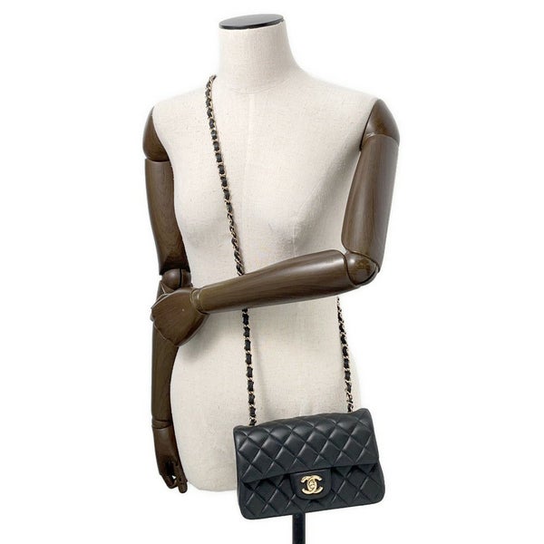 シャネル チェーンショルダーバッグ ココマーク マトラッセ ラムスキン A69900 CHANEL ミニ フラップ バッグ 黒
