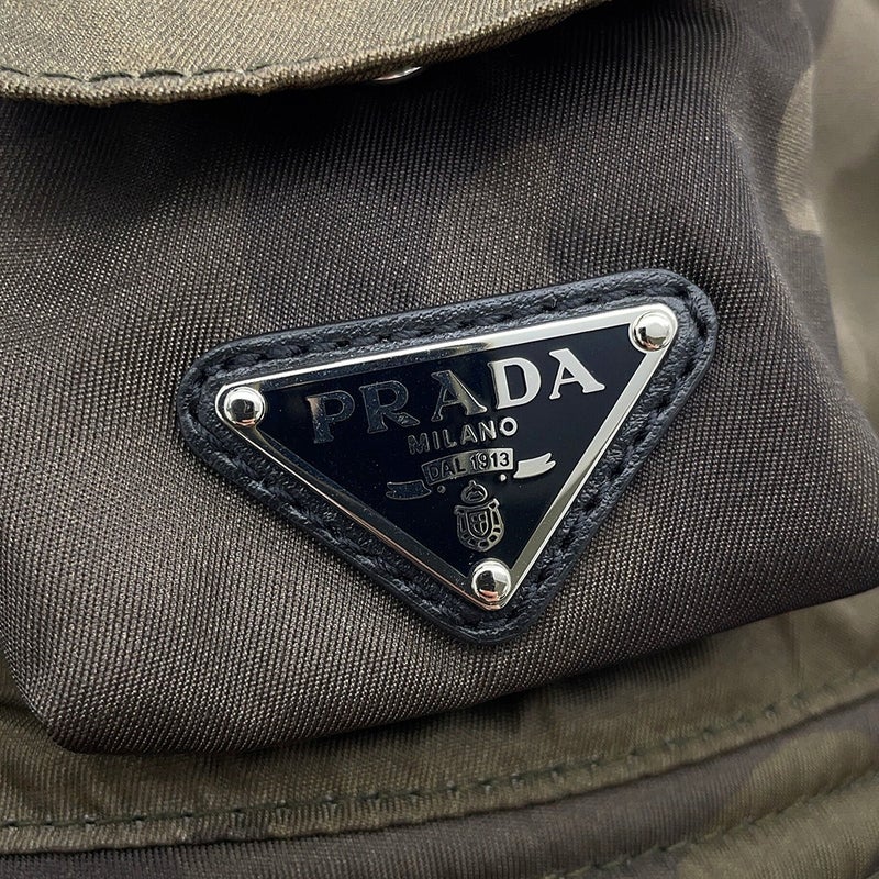 プラダ バケットハット Re-Nylon トライアングルロゴ カモフラージュ サイズL 2HC350 PRADA 迷彩柄 ポケット付き 帽子