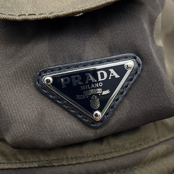 プラダ バケットハット Re-Nylon トライアングルロゴ カモフラージュ サイズL 2HC350 PRADA 迷彩柄 ポケット付き 帽子