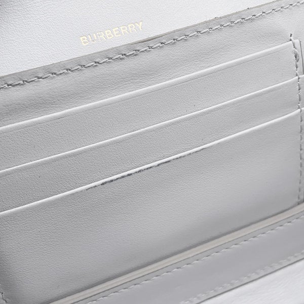 バーバリー チェーンウォレット 型押しレザー BURBERRY 財布