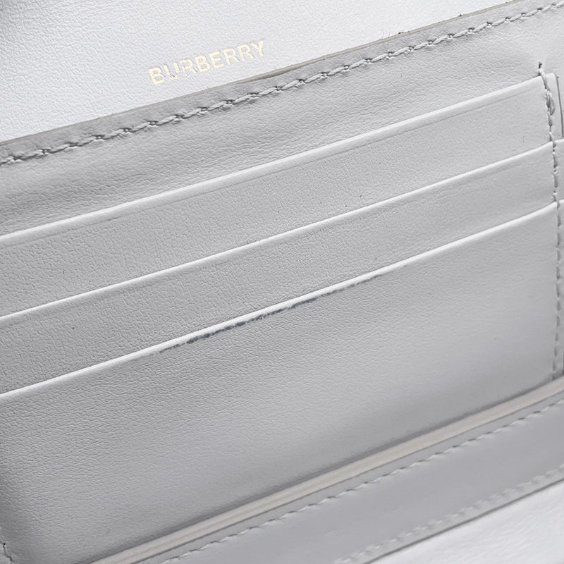 バーバリー チェーンウォレット 型押しレザー BURBERRY 財布
