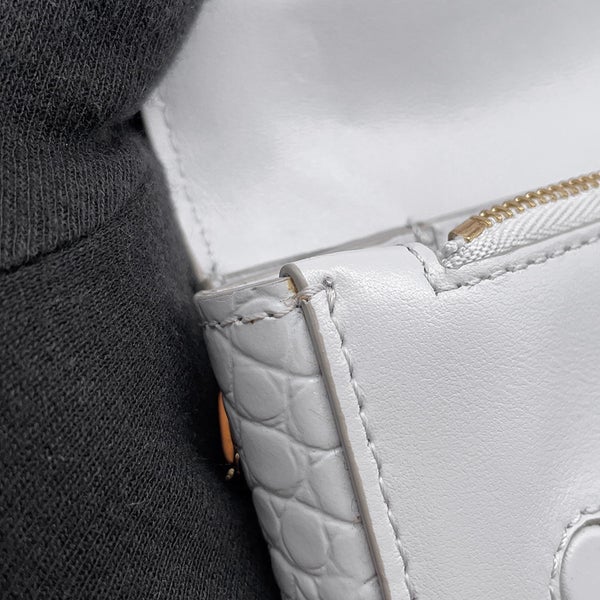 バーバリー チェーンウォレット 型押しレザー BURBERRY 財布