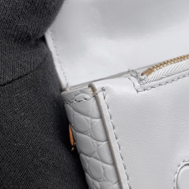 バーバリー チェーンウォレット 型押しレザー BURBERRY 財布
