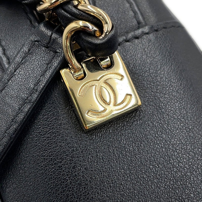 シャネル チェーンショルダーバッグ オクタゴン ココマーク ラムスキン CHANEL 黒