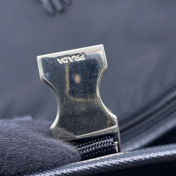 プラダ ショルダーバッグ サフィアーノ ロゴ ナイロン PRADA メッセンジャーバッグ 黒