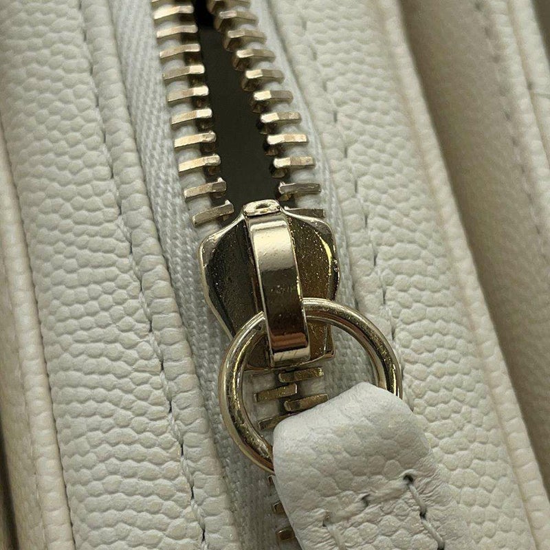 シャネル チェーンショルダーバッグ マトラッセ ココマーク キャビアスキン CHANEL バッグ 白