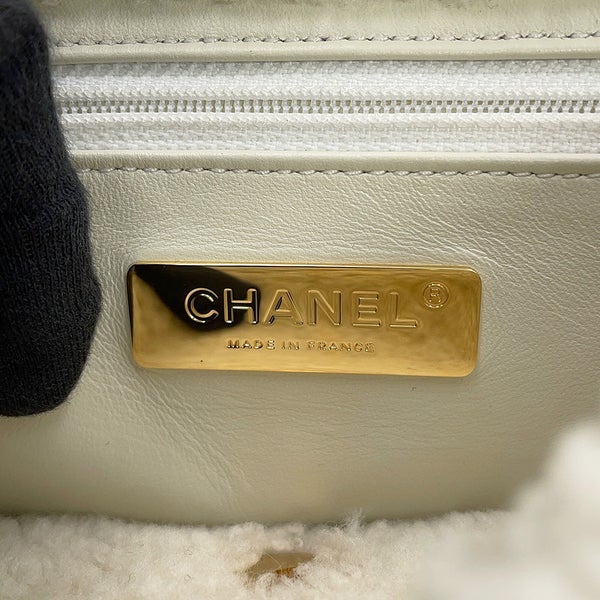 シャネル チェーンショルダーバッグ CHANEL19 フラップバッグ ココマーク ラムスキン シアリング AS1160 CHANEL 白 2way