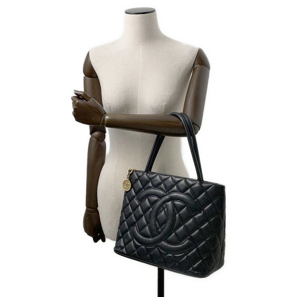 シャネル トートバッグ 復刻トート マトラッセ ココマーク キャビアスキン A01804 CHANEL 黒