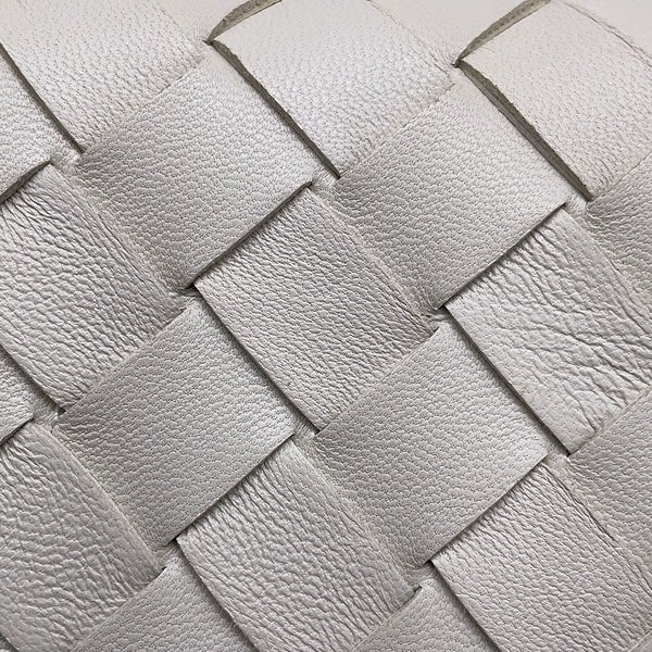 ボッテガヴェネタ チェーンショルダーバッグ イントレチャート パラシュートバッグ ラムスキン 817175 BOTTEGA VENETA 白