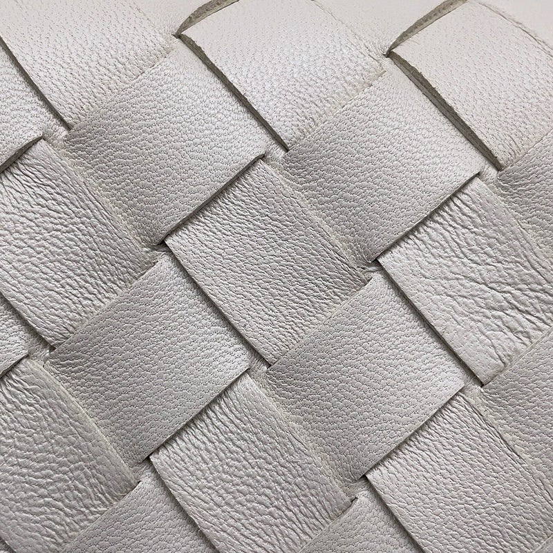 ボッテガヴェネタ チェーンショルダーバッグ イントレチャート パラシュートバッグ ラムスキン 817175 BOTTEGA VENETA 白