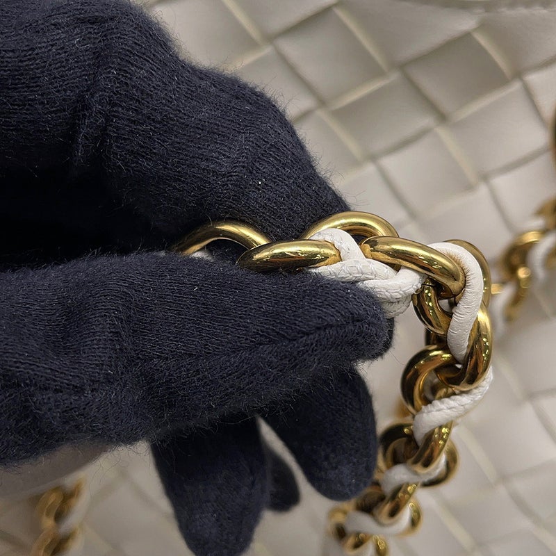 ボッテガヴェネタ チェーンショルダーバッグ イントレチャート パラシュートバッグ ラムスキン 817175 BOTTEGA VENETA 白