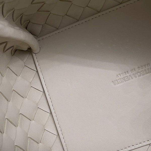 ボッテガヴェネタ チェーンショルダーバッグ イントレチャート パラシュートバッグ ラムスキン 817175 BOTTEGA VENETA 白