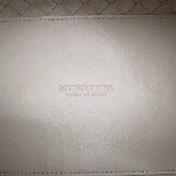 ボッテガヴェネタ チェーンショルダーバッグ イントレチャート パラシュートバッグ ラムスキン 817175 BOTTEGA VENETA 白