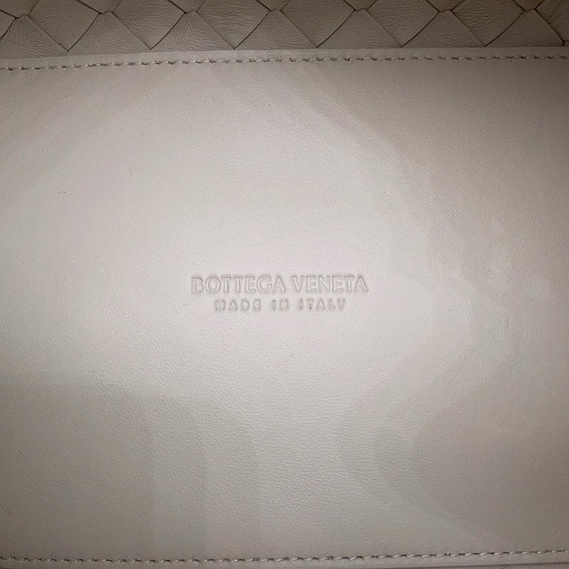 ボッテガヴェネタ チェーンショルダーバッグ イントレチャート パラシュートバッグ ラムスキン 817175 BOTTEGA VENETA 白