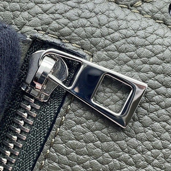 ロエベ ボディバッグ アナグラム バーティカル Tポケット レザー C500P02X02 LOEWE バッグ