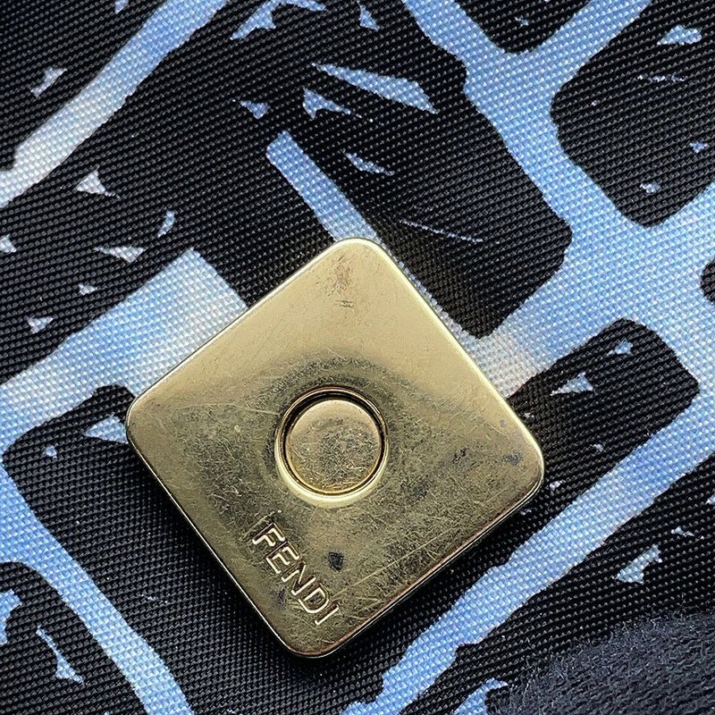 フェンディ ショルダーバッグ ジョシュアヴィーダス コラボ ズッカ ミニ バゲット ナイロン 
8BR784 FENDI ボディバッグ 黒