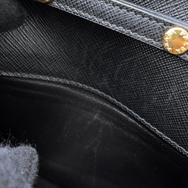 プラダ ショルダーウォレット サフィアーノレザー ロゴ 1M1361 PRADA 財布 黒