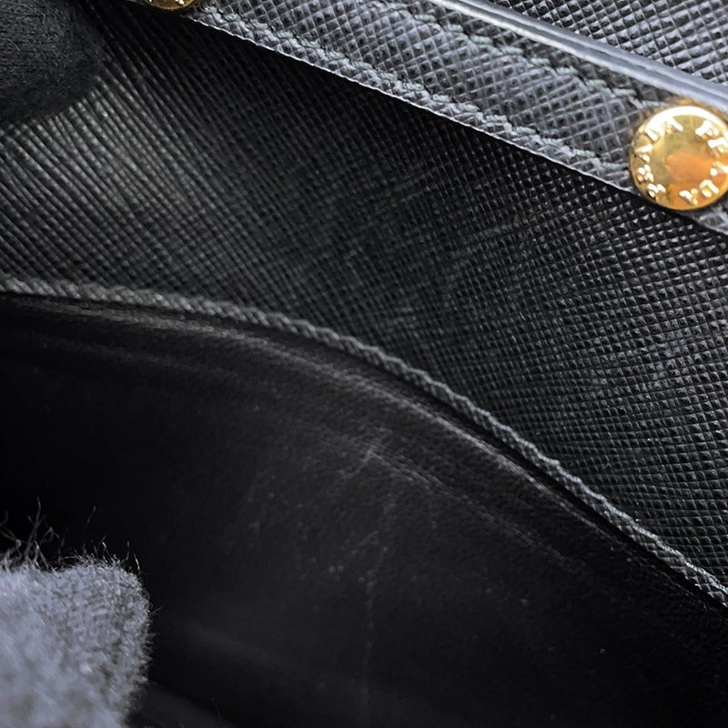 プラダ ショルダーウォレット サフィアーノレザー ロゴ 1M1361 PRADA 財布 黒
