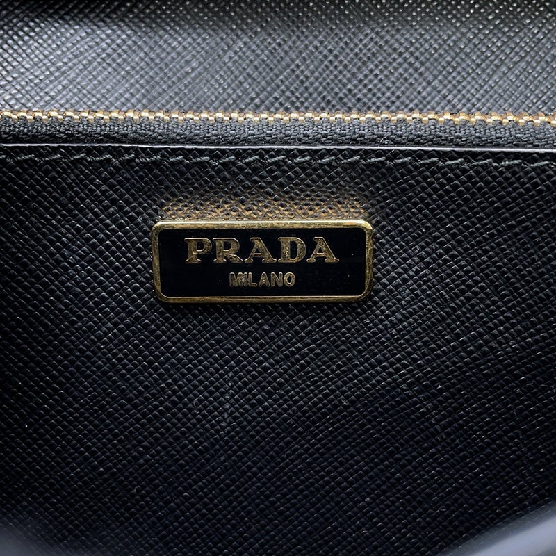 プラダ ショルダーウォレット サフィアーノレザー ロゴ 1M1361 PRADA 財布 黒