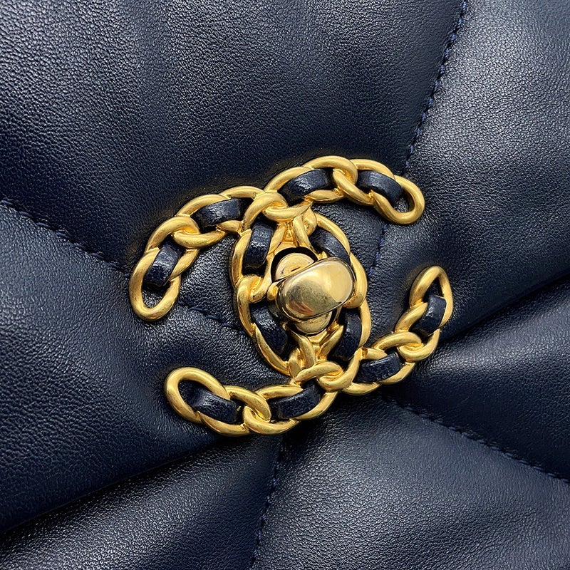 シャネル チェーンショルダーバッグ CHANEL19 マトラッセ ココマーク ラムスキン AS1160 CHANEL 2way