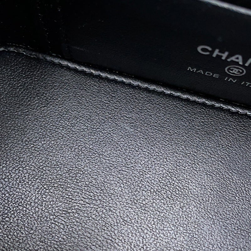シャネル チェーンショルダーバッグ マトラッセ ココグラデーション バニティ ラムスキン AP3697 CHANEL キルティング 黒