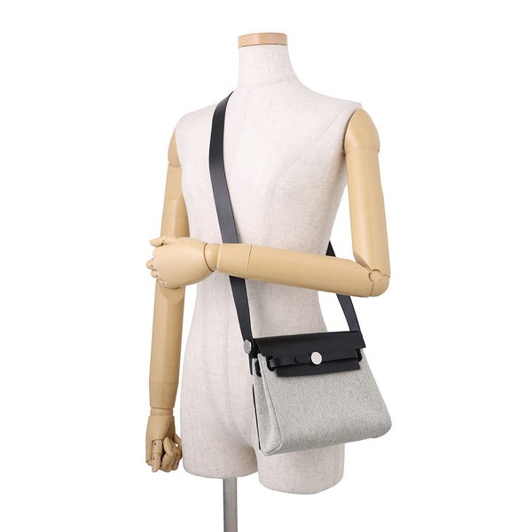 エルメス ショルダーバッグ エールバッグジップ ミニ エクリュ/ブラック/シルバー金具 トワルアッシュ/ヴァッシュハンター G刻印 黒