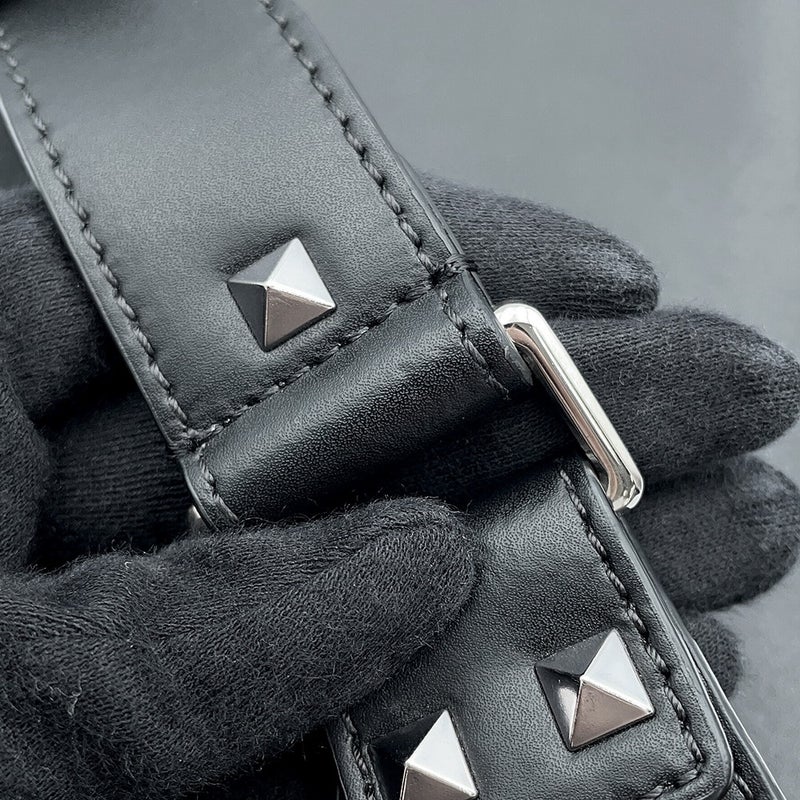 ヴァレンティノ・ガラヴァーニ ボディバッグ VLTNロゴ レザー VY2B0A10WJW VALENTINO ベルトバッグ 黒 白