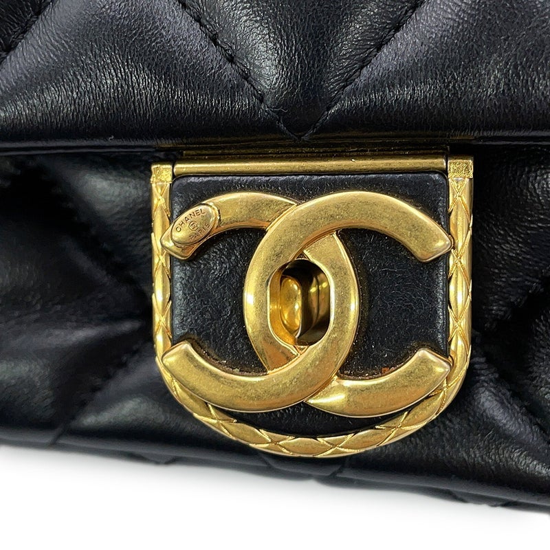 シャネル チェーンショルダーバッグ マトラッセ ココマーク スモールフラップバッグ ラムスキン AS2473 CHANEL 黒