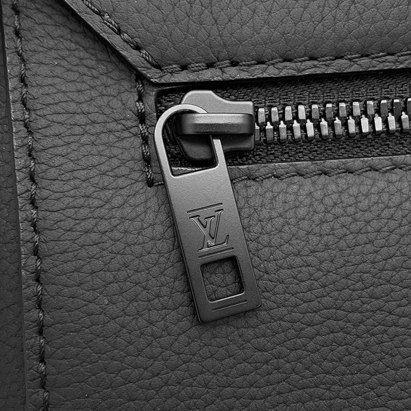 ルイヴィトン ショルダーバッグ グレインレザー テイクオフ・メッセンジャー M57080 LOUIS VUITTON ヴィトン 黒 ブラック