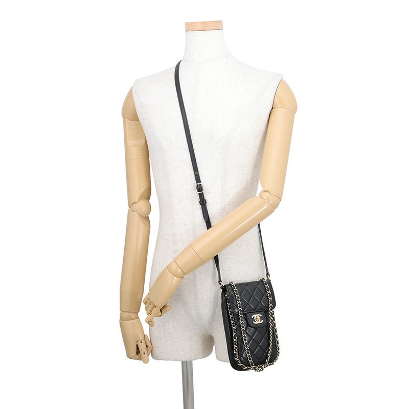 シャネル チェーンフォンケース マトラッセ ココマーク ラムスキン CHANEL バッグ 黒