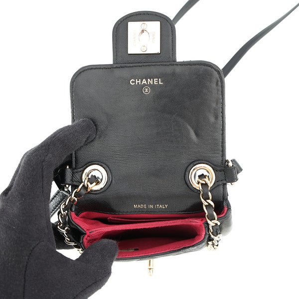 シャネル チェーンフォンケース マトラッセ ココマーク ラムスキン CHANEL バッグ 黒