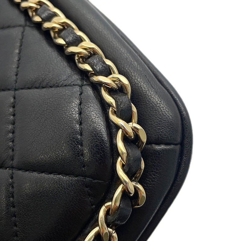 シャネル チェーンフォンケース マトラッセ ココマーク ラムスキン CHANEL バッグ 黒