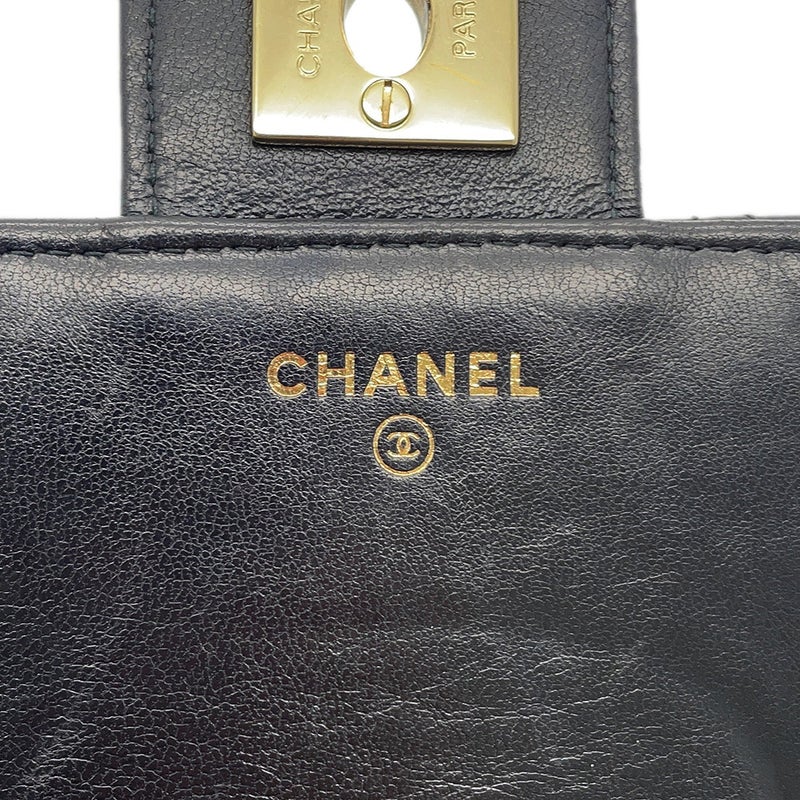 シャネル チェーンフォンケース マトラッセ ココマーク ラムスキン CHANEL バッグ 黒
