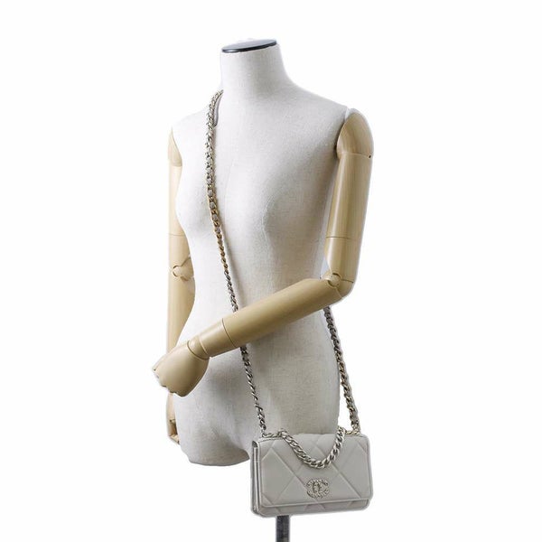 シャネル チェーンウォレット シャネル19 ココマーク マトラッセ ラムスキン AP0957 CHANEL 財布