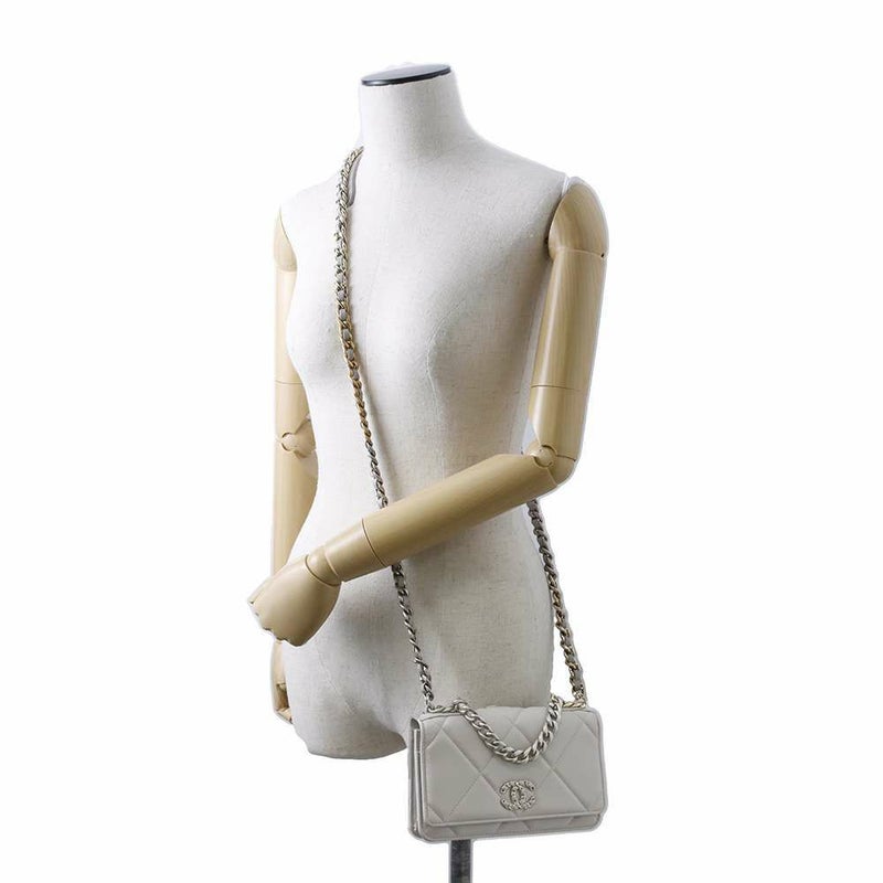 シャネル チェーンウォレット シャネル19 ココマーク マトラッセ ラムスキン AP0957 CHANEL 財布