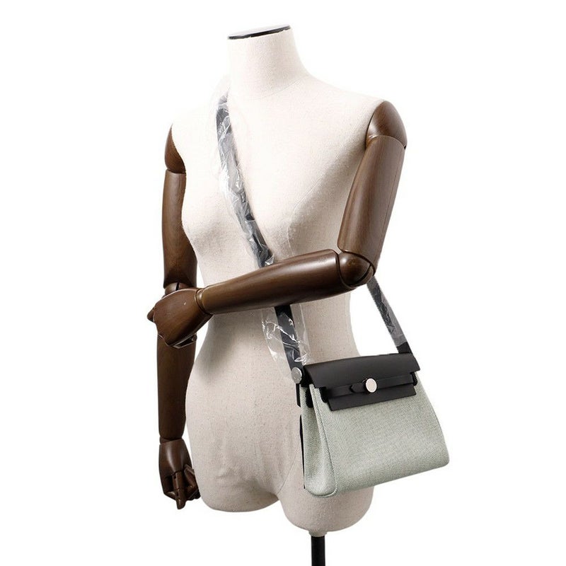 エルメス ショルダーバッグ エールバッグジップ ミニ ブラック/エクリュ/シルバー金具トワルミリタリー/ヴァッシュハンター K刻印 黒