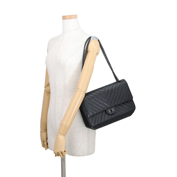 シャネル チェーンショルダーバッグ 2.55 シェブロン エイジドカーフレザー A37586 CHANEL 黒