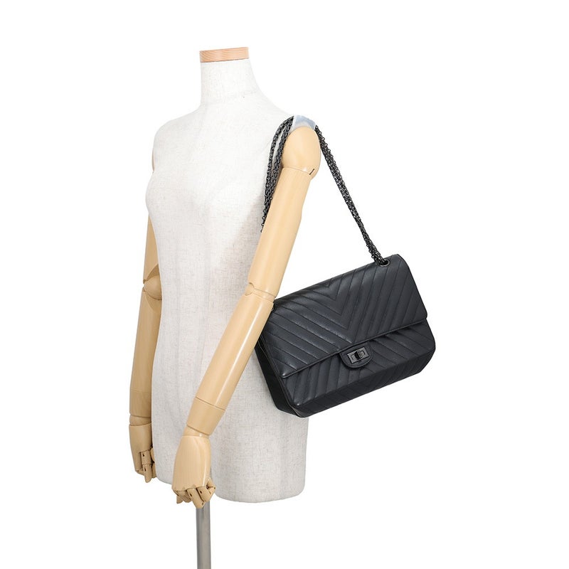 シャネル チェーンショルダーバッグ 2.55 シェブロン エイジドカーフレザー A37586 CHANEL 黒