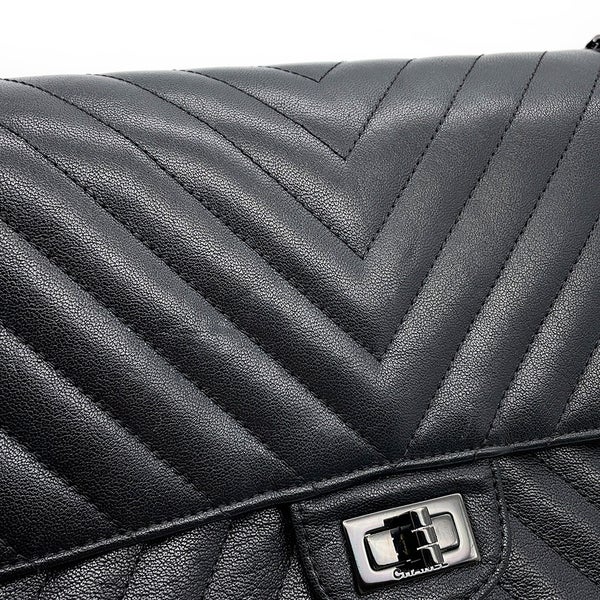 シャネル チェーンショルダーバッグ 2.55 シェブロン エイジドカーフレザー A37586 CHANEL 黒