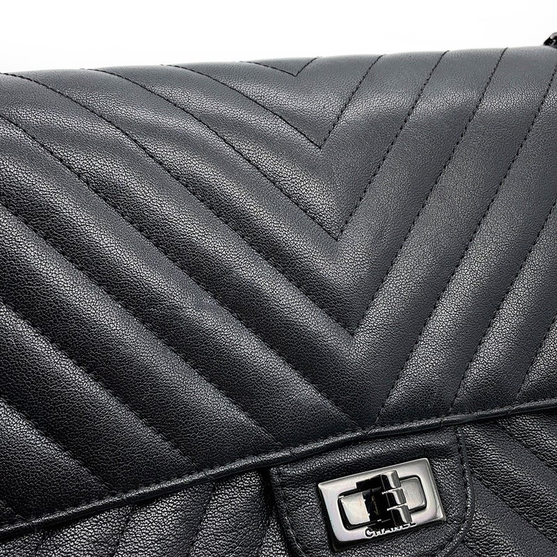シャネル チェーンショルダーバッグ 2.55 シェブロン エイジドカーフレザー A37586 CHANEL 黒