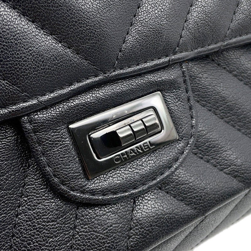 シャネル チェーンショルダーバッグ 2.55 シェブロン エイジドカーフレザー A37586 CHANEL 黒