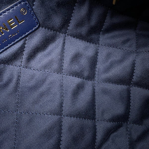 シャネル ハンドバッグ CHANEL 22 マトラッセ スモール シャイニーカーフレザー AS3260 ポーチ付き