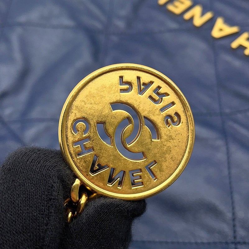 シャネル ハンドバッグ CHANEL 22 マトラッセ スモール シャイニーカーフレザー AS3260 ポーチ付き
