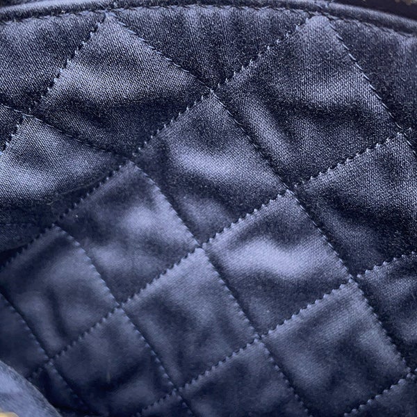 シャネル ハンドバッグ CHANEL 22 マトラッセ スモール シャイニーカーフレザー AS3260 ポーチ付き