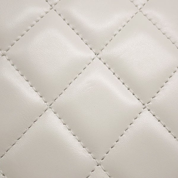 シャネル チェーンショルダーバッグ マトラッセ ココマーク カーフスキン AS2615 CHANEL 白